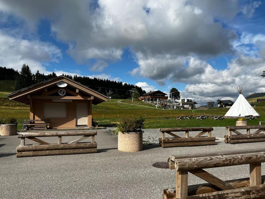 Appartement La Clusaz Avec Terrasse Sur Les Pistes De Ski Manigod Kültér fotó